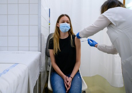Védőoltások - a klinikai teszteléstől a nyájimmunitásig